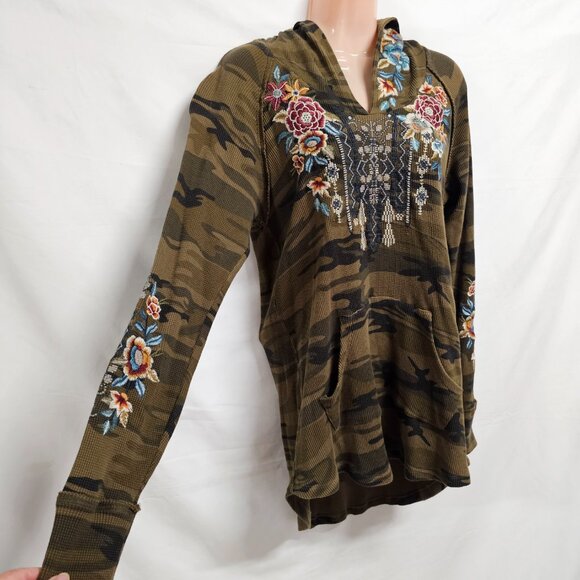 Johnny Was Eleni Thermal Top Size Large Camo Embroidered Camo Hooded Pullover - Picture 6 of 13